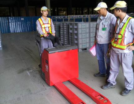 南沙某汽車零部件廠采購我司電動搬運(yùn)車多輛